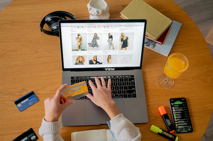 person on a laptop buying an item from an ecommerce store using a credit card