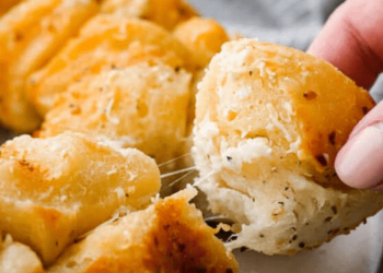 Garlic Parmesan Pull-Apart Bread Recipe