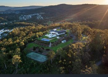 Gold Coast home that hosted a Hemsworth back on the market