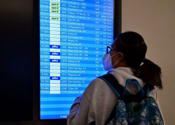 How to Stay Safe from COVID-19 During 2022 Holidays