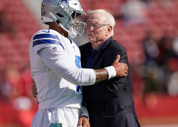 Jerry Jones jumps back on the Dak Prescott bandwagon