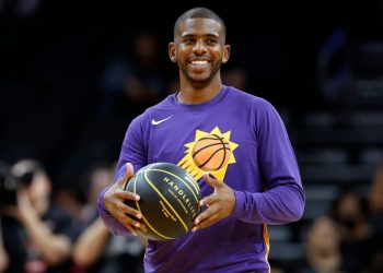 Suns' Chris Paul has to get used to NBA take foul rule change
