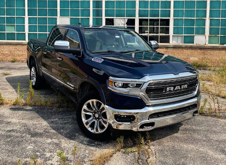 Test Drive: 2022 Ram 1500 Limited EcoDiesel | The Daily Drive | Consumer Guide® The Daily Drive