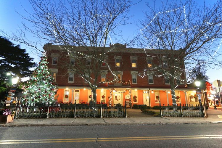 Holiday Travel: A Victorian Christmas Town In Berlin, Maryland