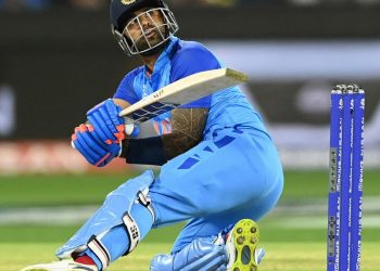 India smash Zimbabwe, Pakistan fight past Bangladesh to leapfrog Proteas