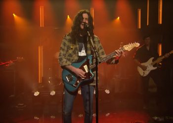 Kurt Vile Performs "Hey Like a Child" on Seth Meyers: Watch