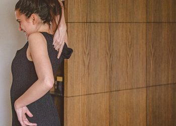 Shoulder Mobility Stretches To Zip Up Your Own Dress