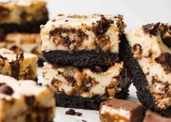 Snickers Cheesecake Bars | The Recipe Critic