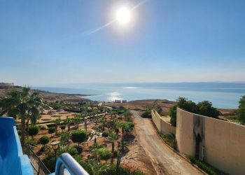 Visiting the Dead Sea: Israel vs. Jordan